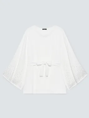 Blusa bianca con dettagli luminosi